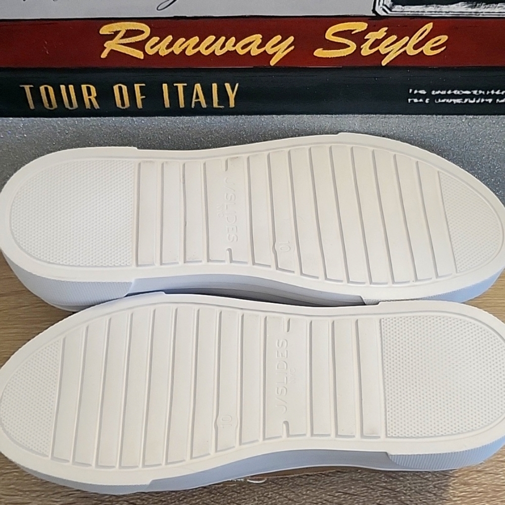 Women's Shoes - Picture 2 of 3